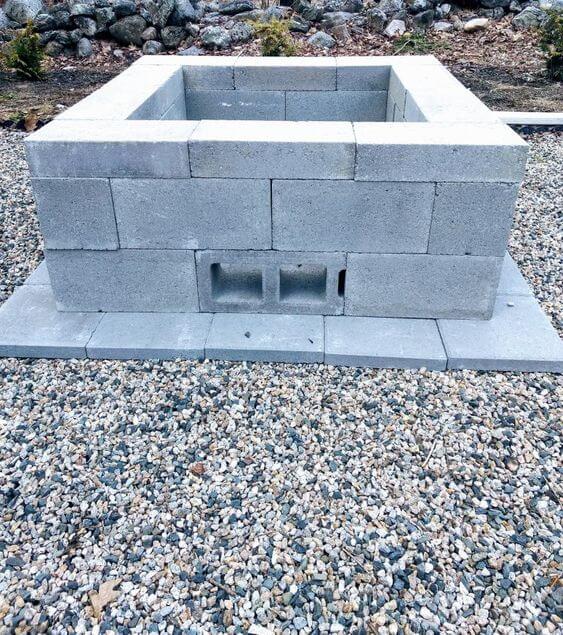 cinder-block-fire-pit-with-patio-pavers-as-base